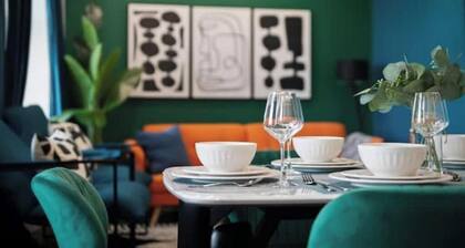 Stunning 2BR-1BR Apt+ mins to Zoo & D/T+HD Projector