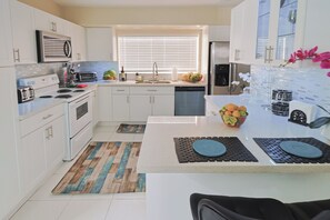 冰箱、微波炉、烤箱、炉灶