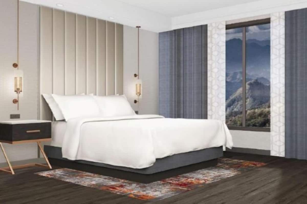 Premium bedding, in-room safe, laptop workspace, blackout drapes