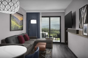 Premium bedding, in-room safe, laptop workspace, blackout drapes