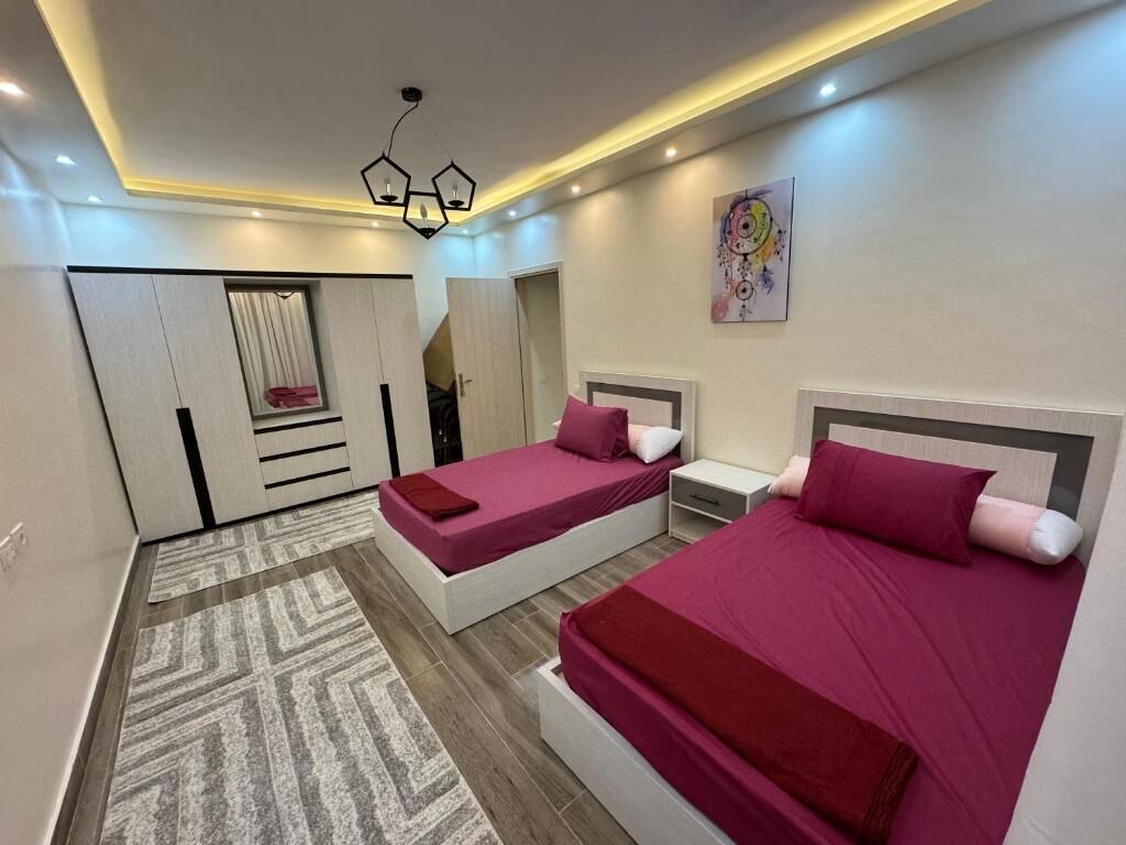 2 habitaciones, tabla de planchar con plancha, wifi y ropa de cama 