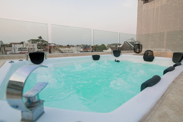 Tina de hidromasaje al aire libre