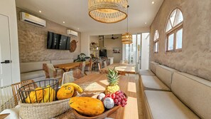 Dining - Large home with 10 bedrooms with Rooftop Jacuzzi, AC in Cartagena de Indias (Cartagena de Indias)