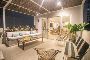 Smart TV, stereo - 10 Bedroom Walled City - Rooftop, Staffed, Jacuzzi (Cartagena)