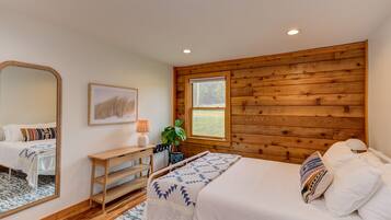 4 soverom, skrivebord, reiseseng for barn og wi-fi (inkludert)