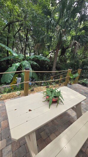 屋外ダイニングエリア