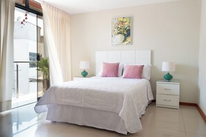 3 chambres, fer et planche à repasser, Wi-Fi, draps fournis