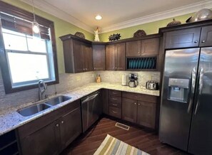 Fridge, microwave, oven, stovetop - Spacious 5-bedroom, 5-bathroom townhome with WiFi, AC, Priv Hottub, ElecCharging (Snowshoe)
