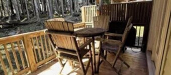 Spacious 5-bedroom, 5-bathroom townhome with WiFi, AC, Priv Hottub, ElecCharging