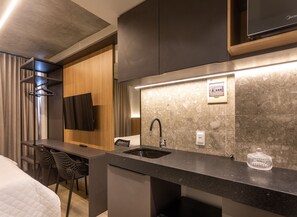 Premium bedding, desk, laptop workspace, blackout curtains - Setai Yacht By Day by Day (João Pessoa)