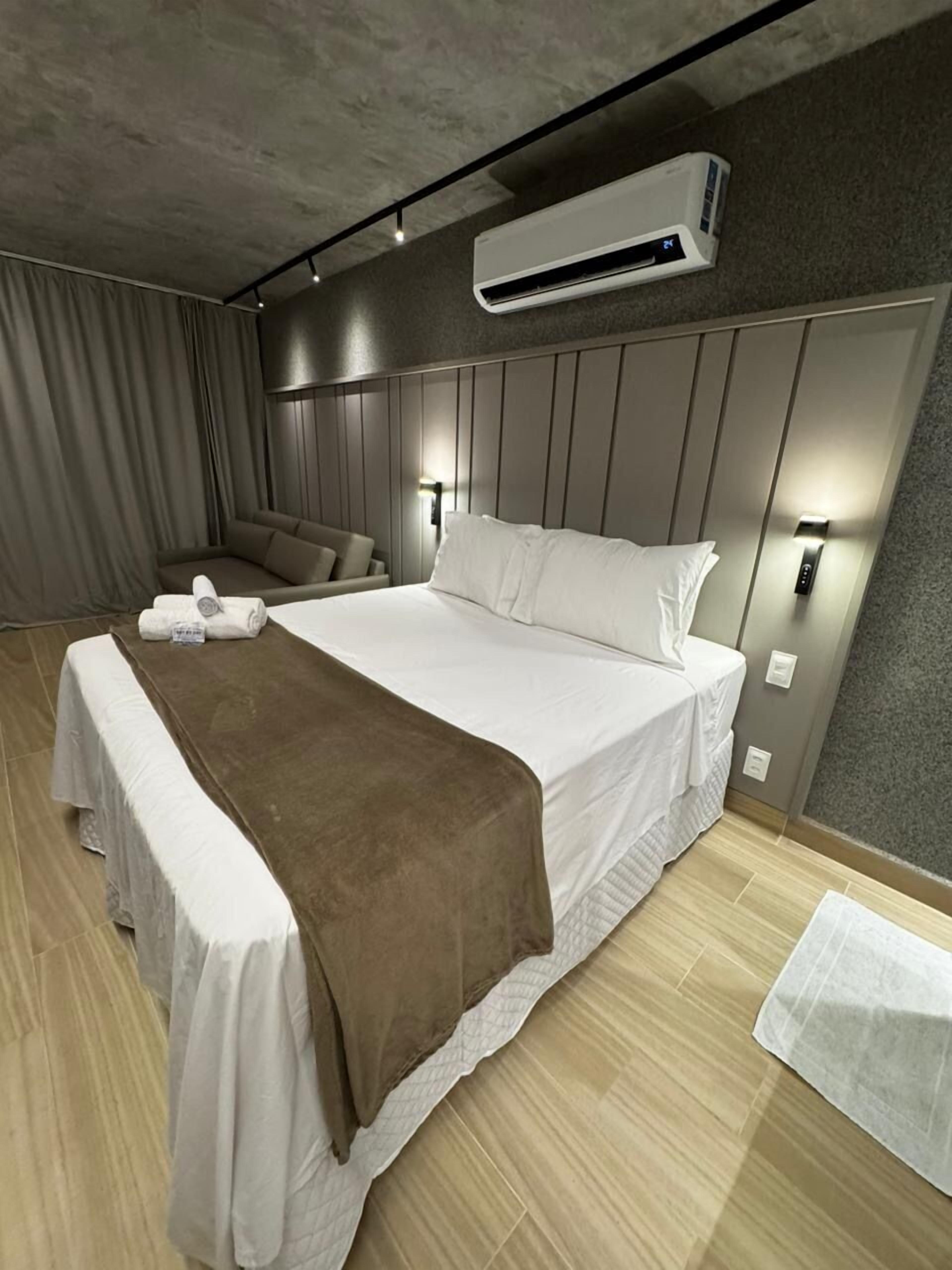 Ropa de cama de alta calidad y escritorio 