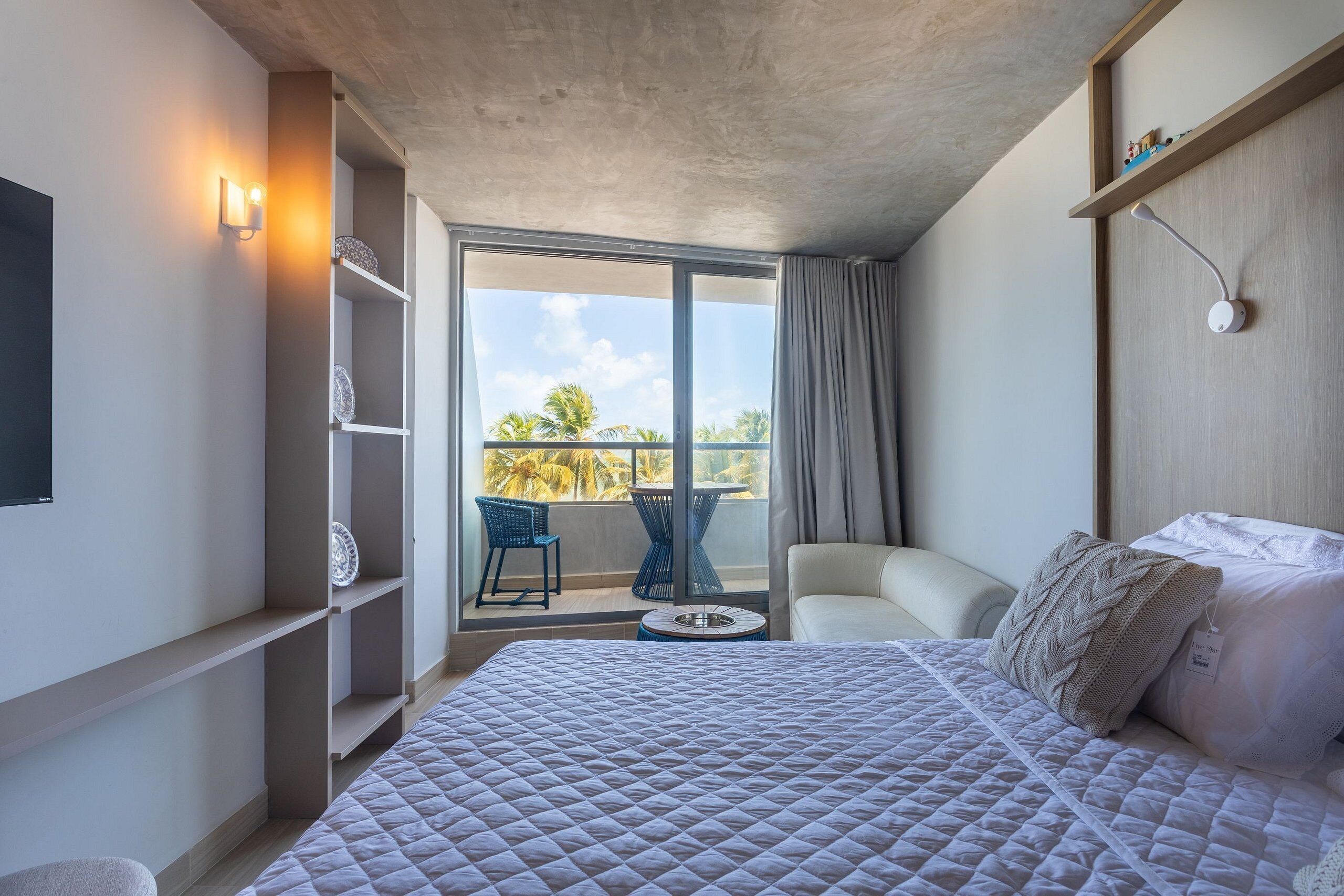 Ropa de cama de alta calidad y escritorio 