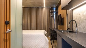 Ropa de cama de alta calidad y escritorio