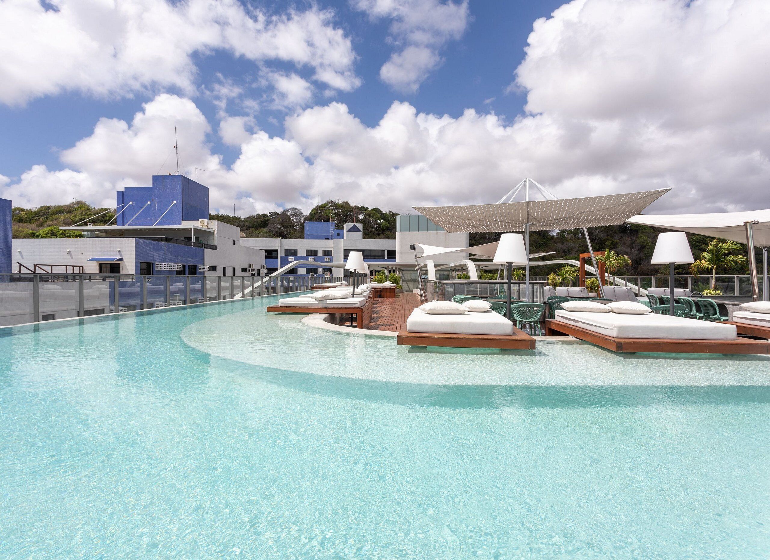 2 piscinas al aire libre