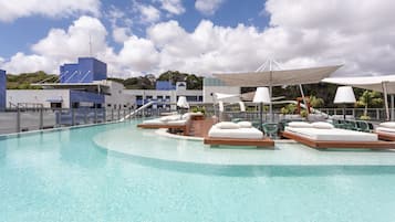 2 piscinas al aire libre