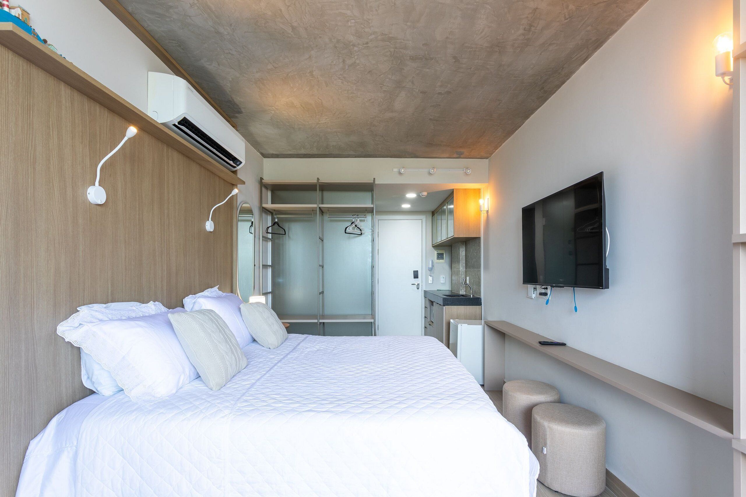 Ropa de cama de alta calidad y escritorio 