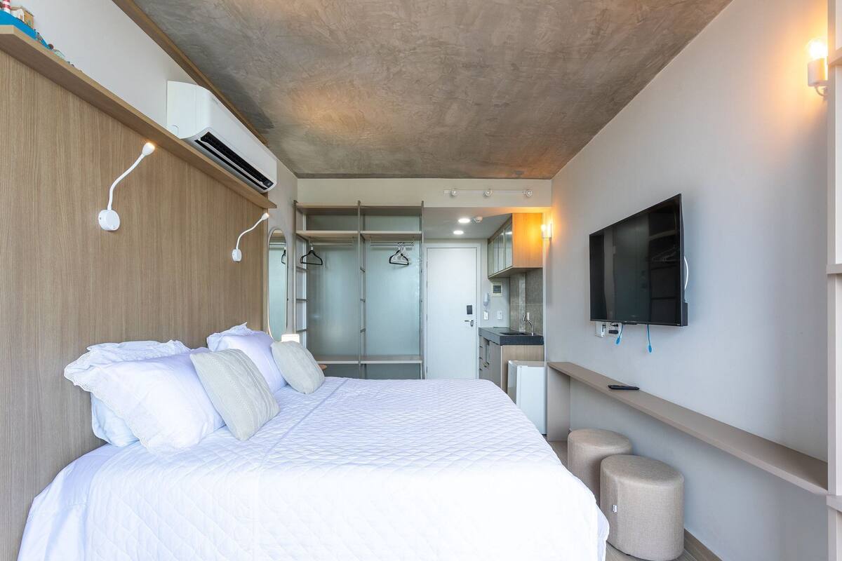 Ropa de cama de alta calidad y escritorio