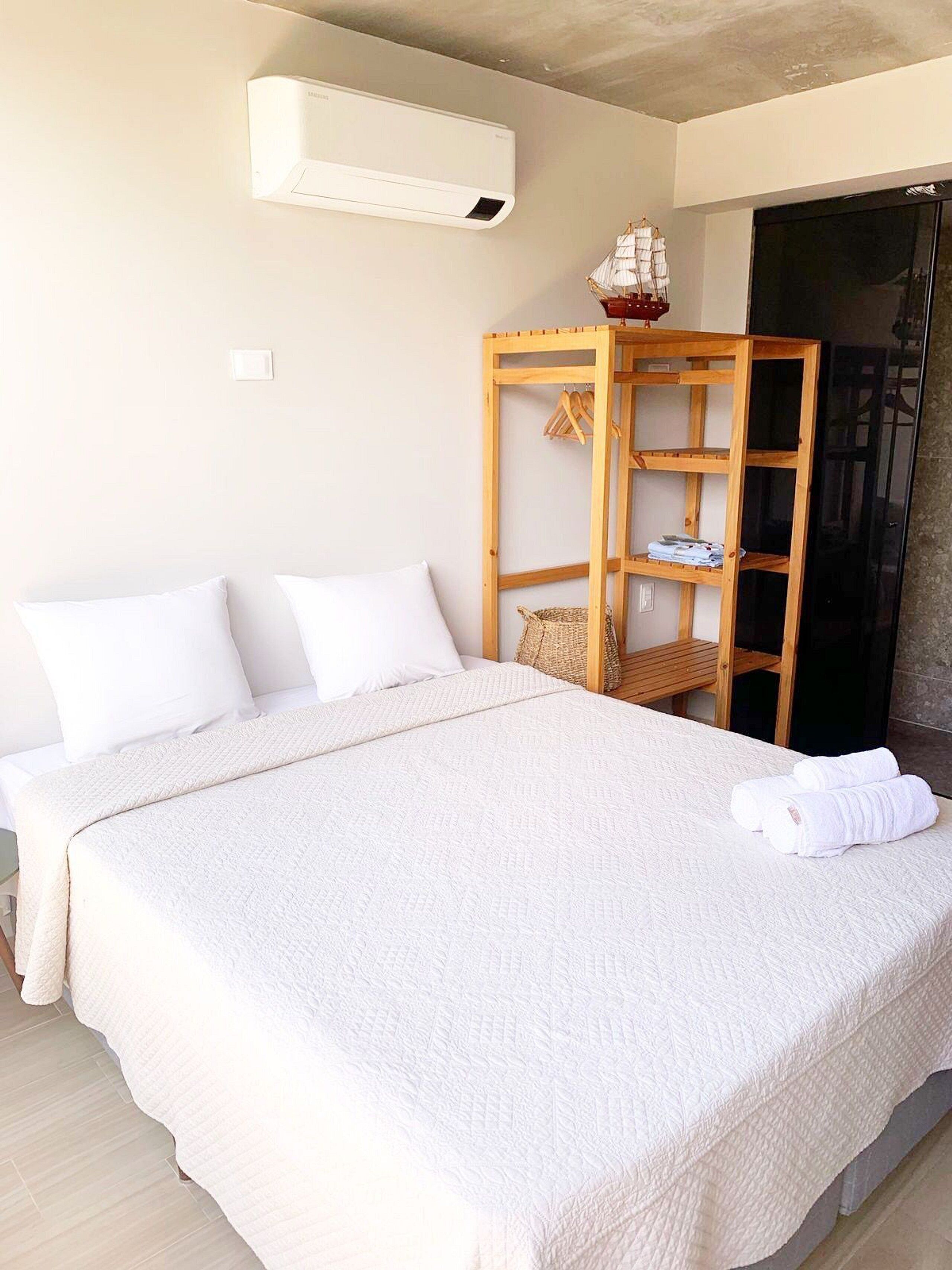 Ropa de cama de alta calidad y escritorio 