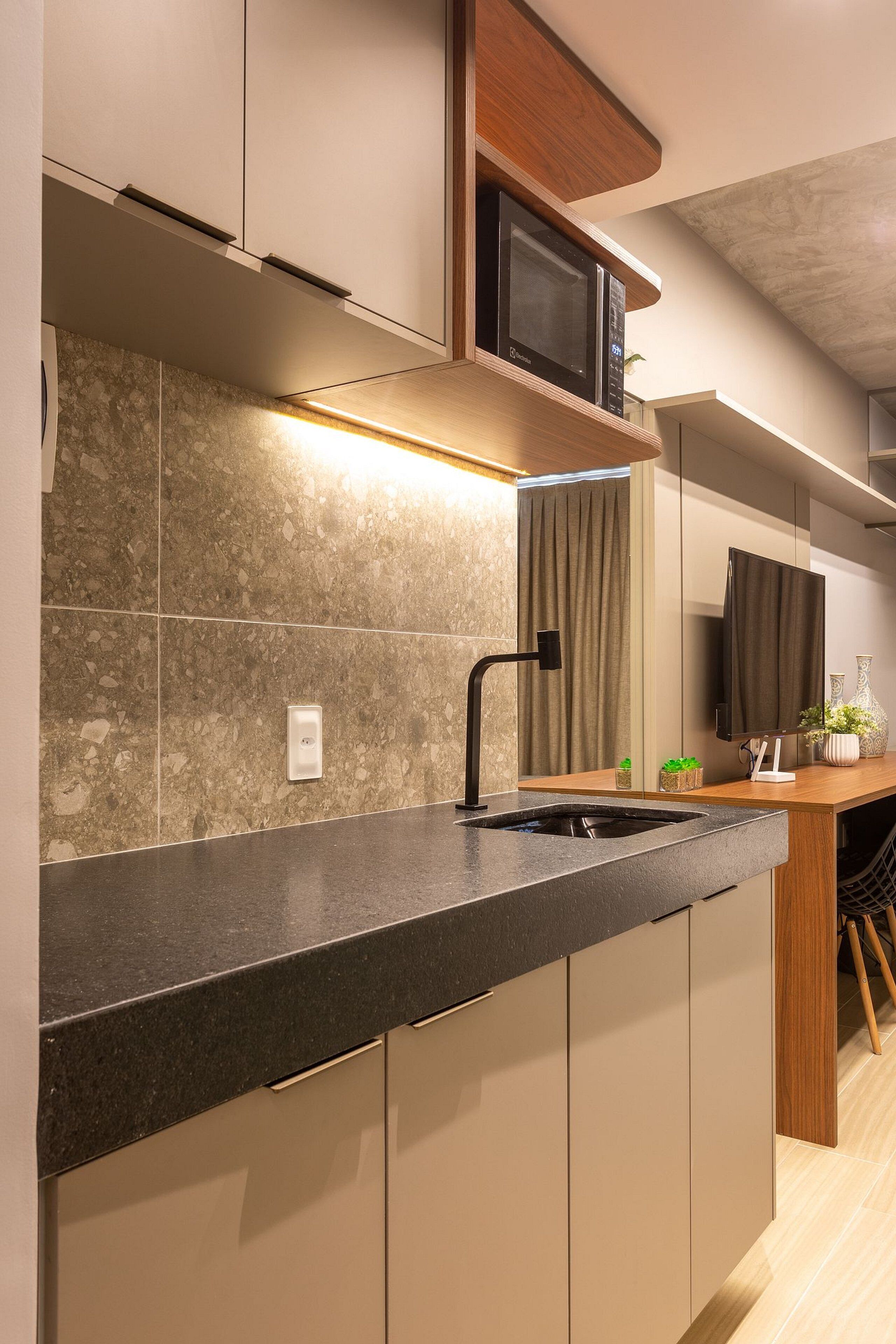 Basic Suite | Private kitchen | Mini-fridge, microwave, cookware/dishes/utensils