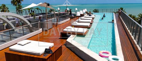 2 outdoor pools