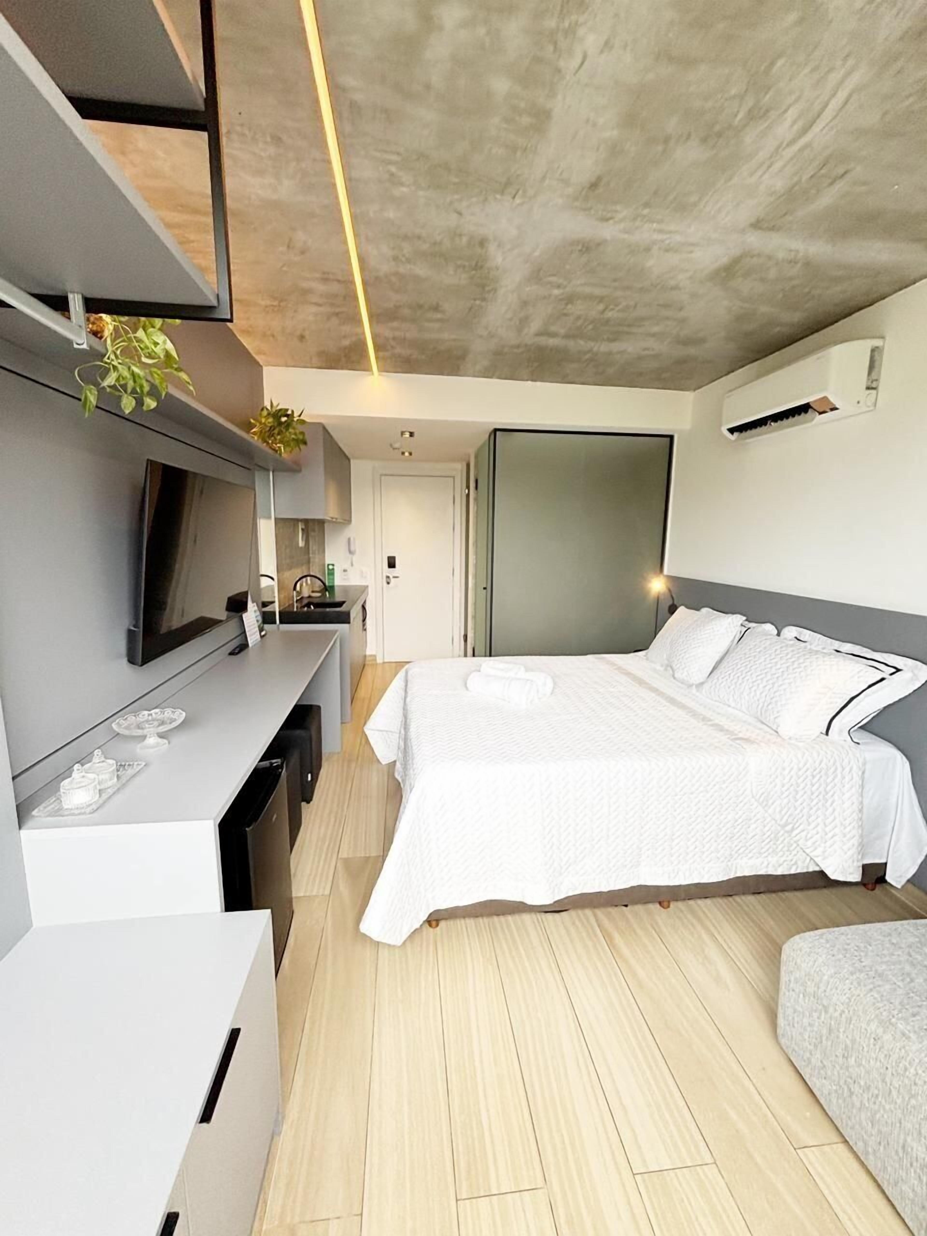 Ropa de cama de alta calidad y escritorio 