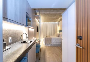 Ropa de cama de alta calidad y escritorio