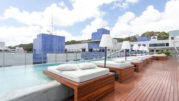 2 outdoor pools