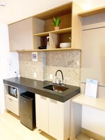 Suite | Private kitchen | Mini-fridge, microwave, cookware/dishes/utensils