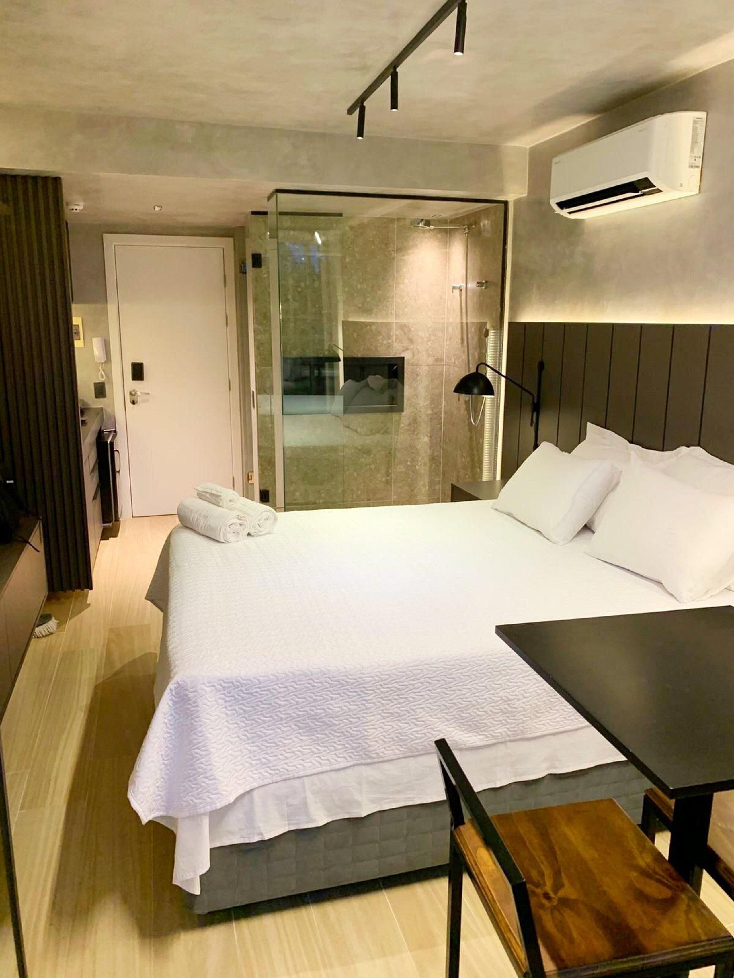 Ropa de cama de alta calidad y escritorio 