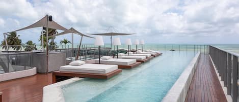 2 piscinas externas