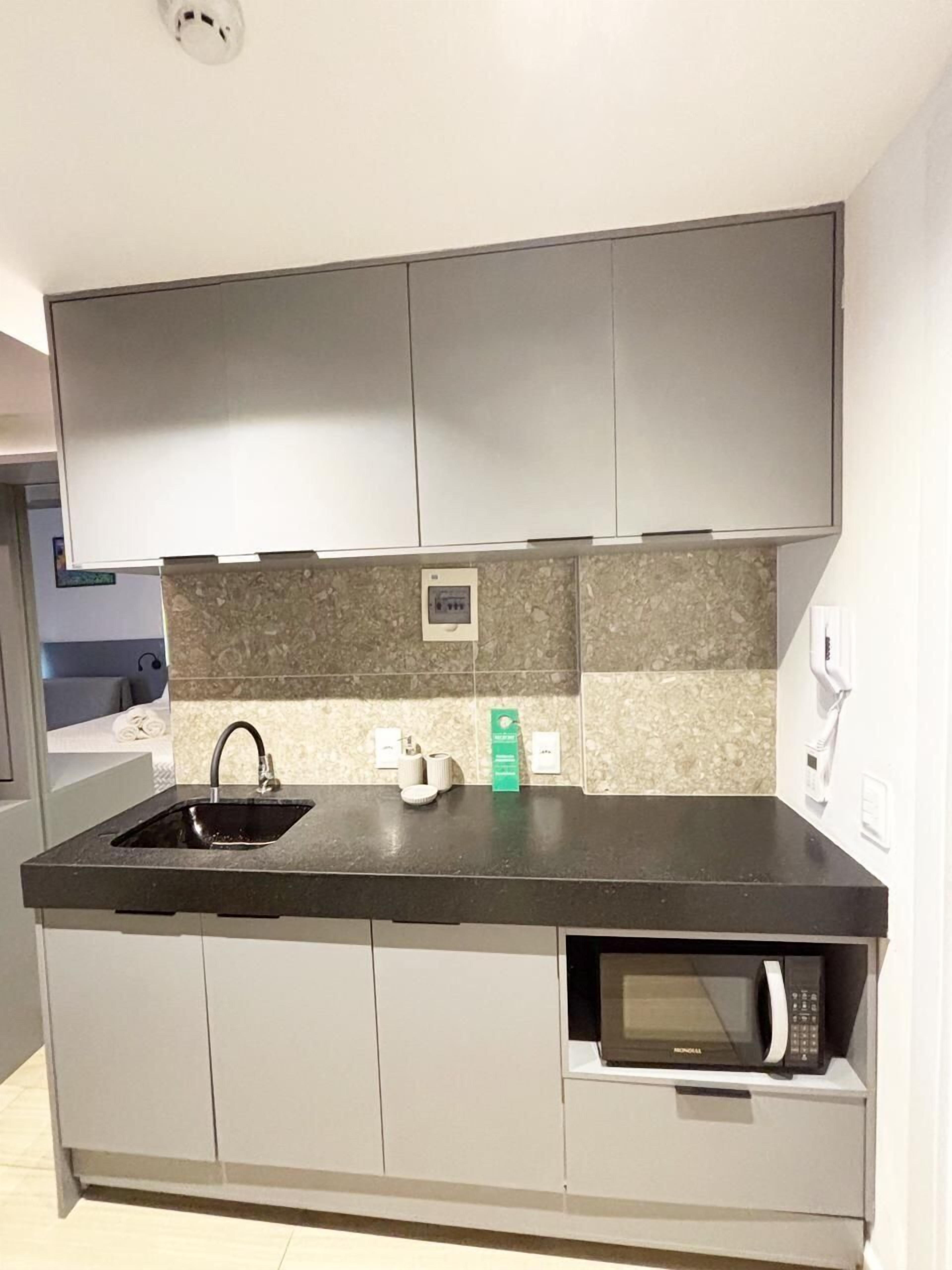 舒适套房 | 私人厨房 | 迷你冰箱、微波炉、厨具/餐具