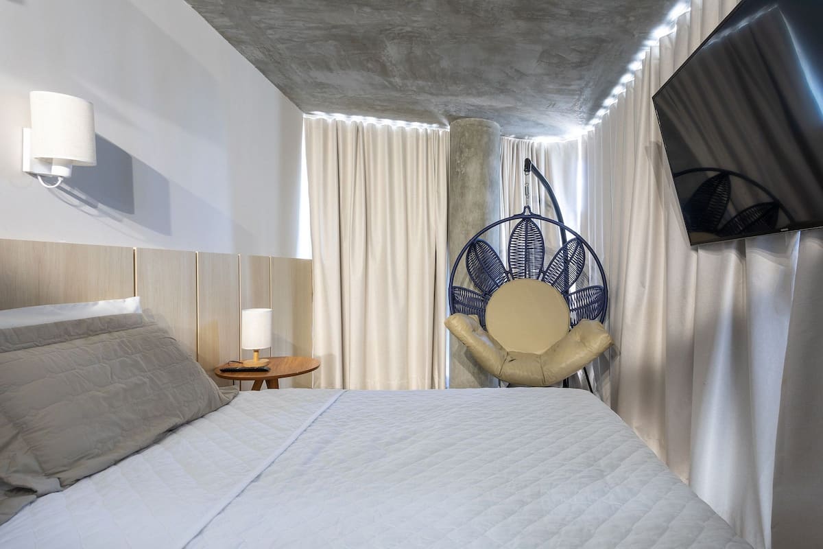 Ropa de cama de alta calidad y escritorio