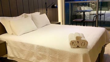 Suite Confort | 1 habitación, ropa de cama de alta calidad y escritorio