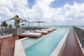 2 udendørs pools