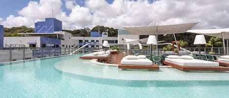 2 outdoor pools