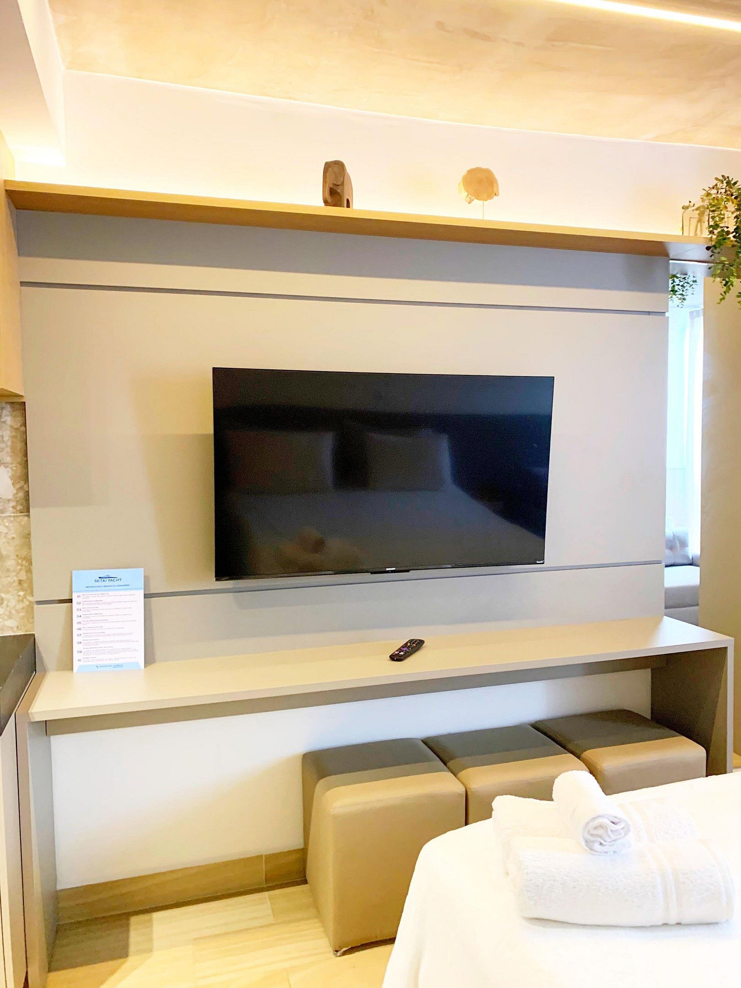 Ropa de cama de alta calidad y escritorio 