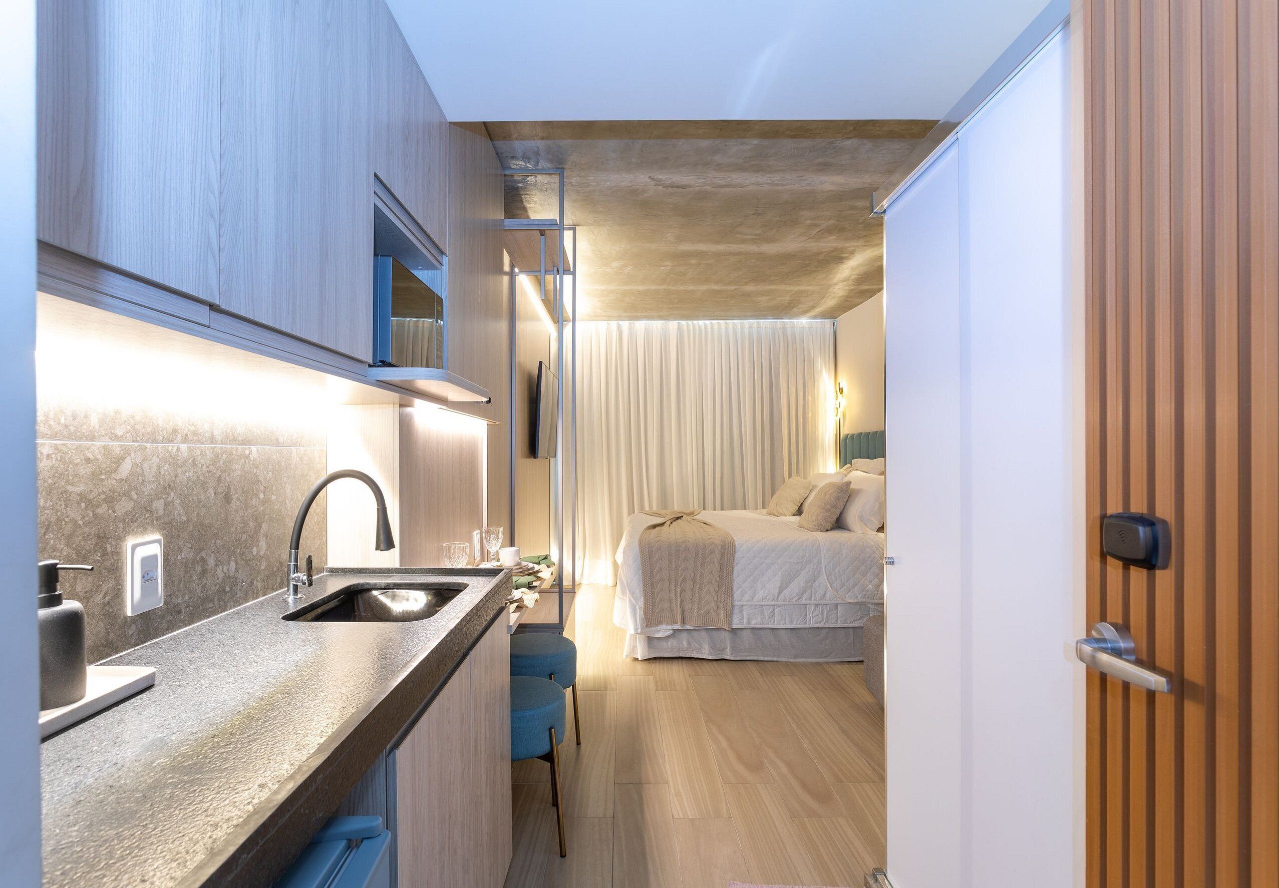 Ropa de cama de alta calidad y escritorio 