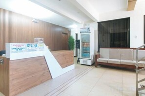 Lobby - RedDoorz @ RJs Bldg near Lyceum Gen Trias Cavite (General Trias)