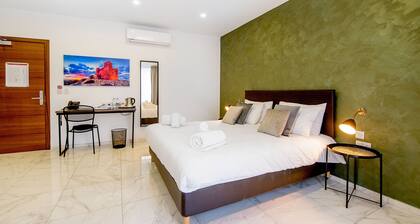 Deluxe Double Room with side sea view - South Wind Guesthouse
