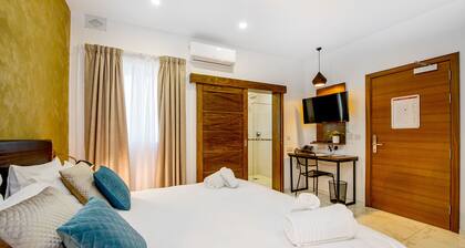 Deluxe Double Room - South Wind Guesthouse