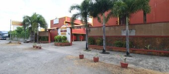 Golden Success Hotel I by RedDoorz