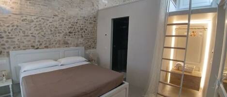 3 camere, una scrivania, ferro/asse da stiro, Wi-Fi