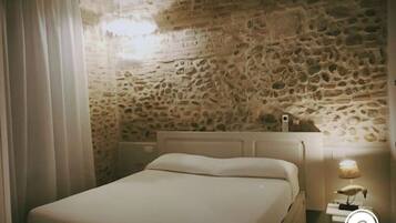 3 bedrooms, desk, iron/ironing board, WiFi