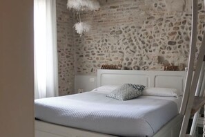 3 soverom, skrivebord, strykejern/-brett og wi-fi