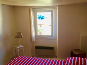 2 bedrooms, bed sheets