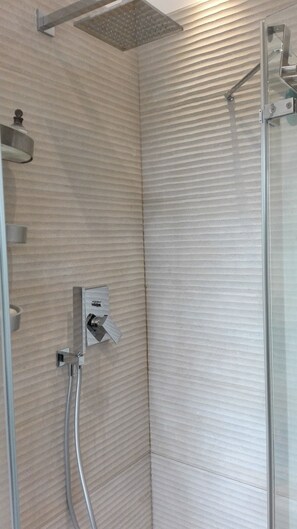 Shower, hair dryer, bidet, towels - 3-room apartment near downtown Frank's studio rooms (Padova)