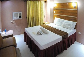 Room - Reddoorz Plus @ Taj Hotel Tuguegarao (Tuguegarao)