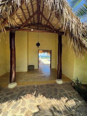 Terrace/patio - Villa Estrella del Norte, 180 degree view on the ocean from your infinity pool (Las Terrenas)