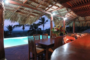 Outdoor dining - Villa Estrella del Norte, 180 degree view on the ocean from your infinity pool (Las Terrenas)