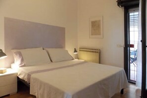 1 slaapkamer, een strijkplank/strijkijzer, reisbedje, wifi